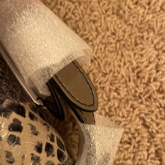 Marc Jacobs purse/crossbody - Picture 5 of 6